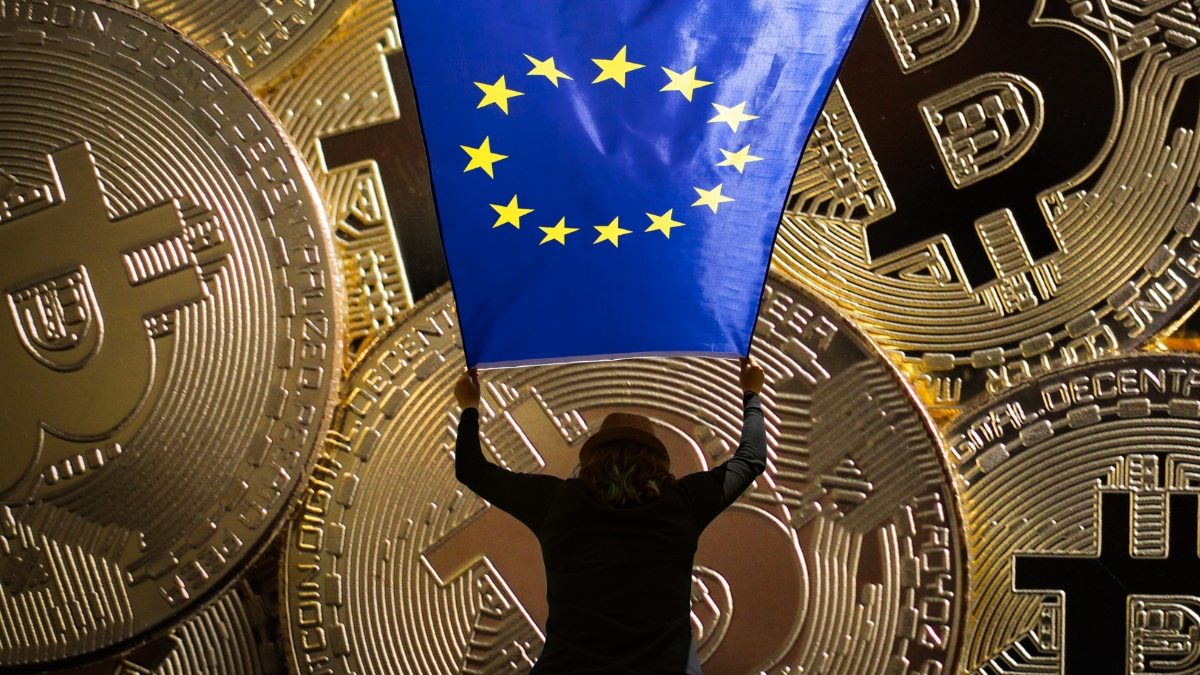 Polska nadal bez przepisów MiCA. Branża kryptowalut ostrzega przed odpływem firm za granicę