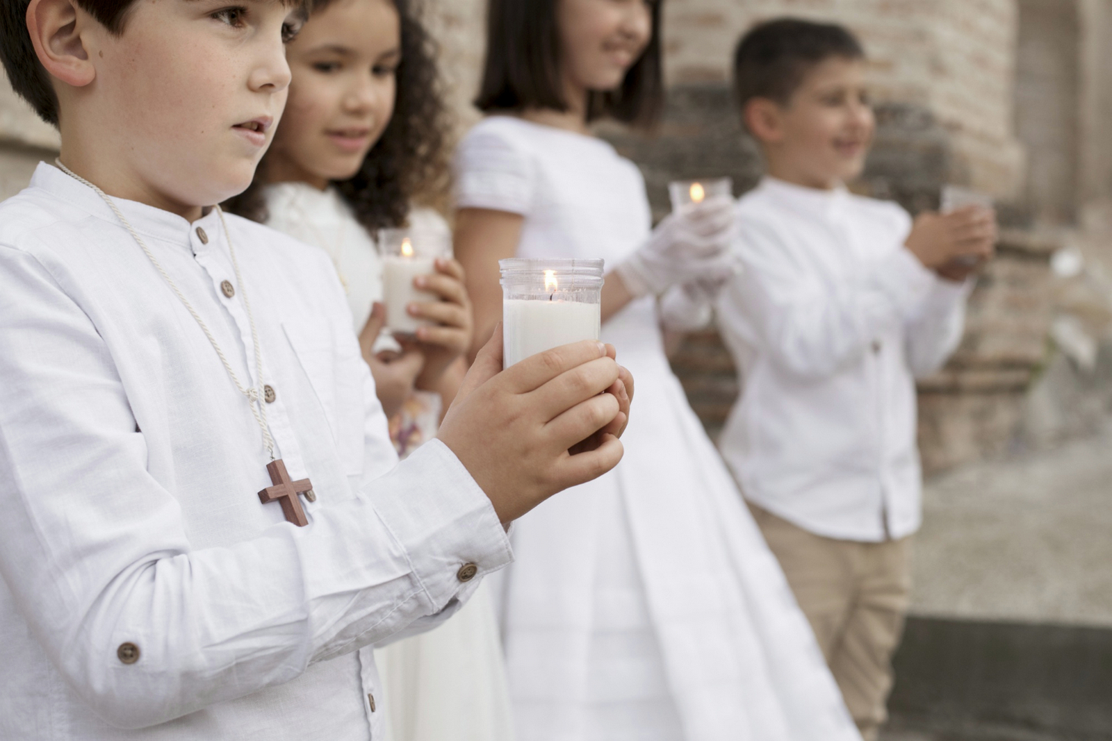 KOMUNIJNE PREZENTY POLAKÓW 2026 - GOTÓWKA WYGRYWA. TRADYCYJNE PREZENTY TRACĄ NA POPULARNOŚCI